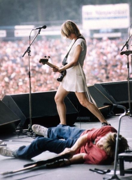 Sonic Youth (Thurston Moore et Kim Gordon) sur la scène de Werchter le 4 juillet 1993 (photo de Gie Knaeps)